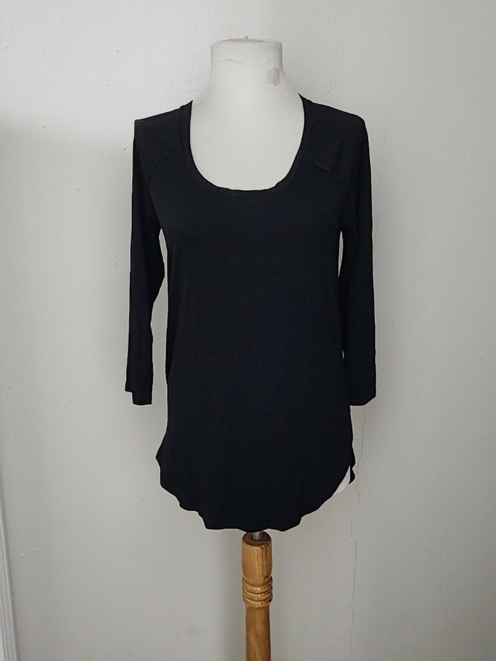 A.N.A  raglan 3/4 sleeve black jersey top, sz XS